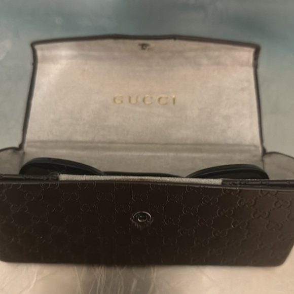 Used - Picture 2 of 8